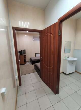 Гостиница МотоСтоп Волгоград Бюджетный двухместный номер с 2 отдельными кроватями-4