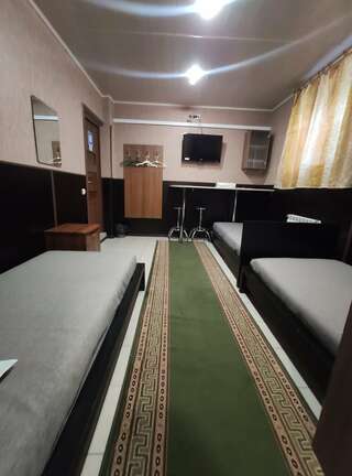 Гостиница МотоСтоп Волгоград Бюджетный трехместный номер-2